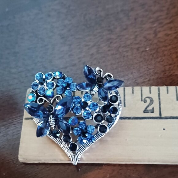 Cute Blue Butterfly Brooch - Picture 3 of 4